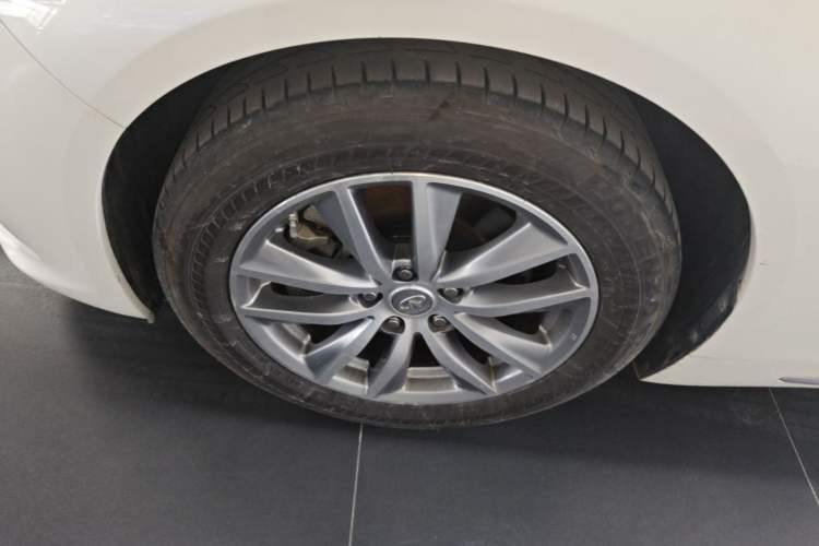 Used Infiniti Q50L 2016 2.0T Enjoyment Edition Left Front Wheel Hub