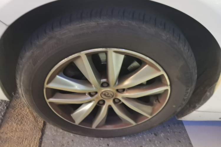 Used Infiniti Q50L 2016 2.0T Enjoyment Edition Left Front Wheel Hub