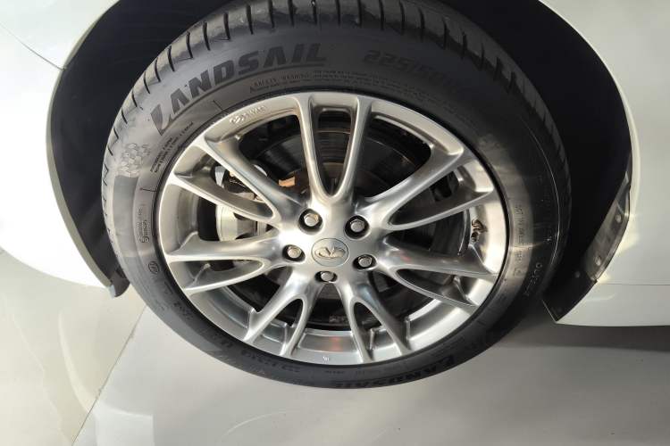 Used Infiniti Q50L 2016 2.0T Ambition Edition Left Front Wheel Hub