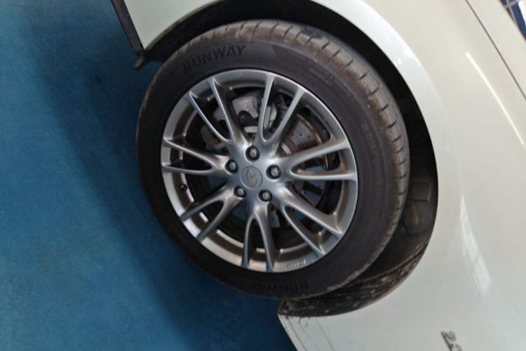 Used Infiniti Q50L 2016 2.0T Ambition Edition Left Front Wheel Hub