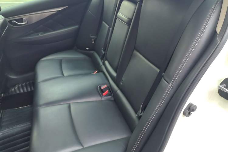 Used Infiniti Q50L 2016 2.0T Ambition Edition Left Rear Seat