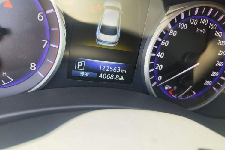 Used Infiniti Q50L 2016 2.0T Enjoyment Edition Odometer Close Up