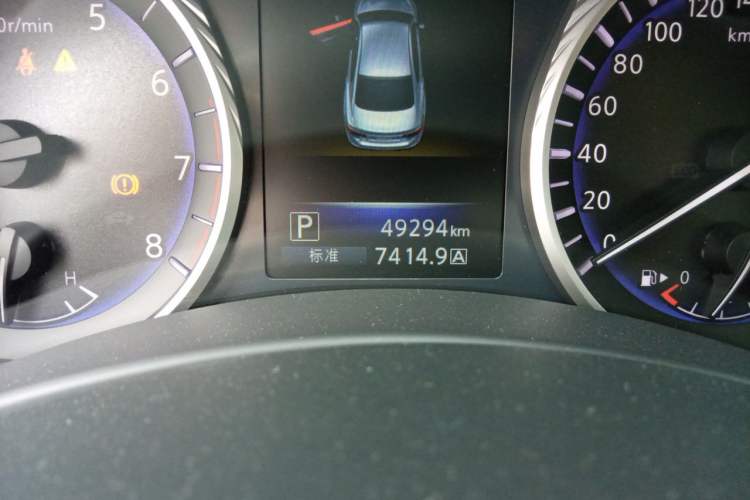 Used Infiniti Q50L 2016 2.0T Comfort Edition Odometer Close Up