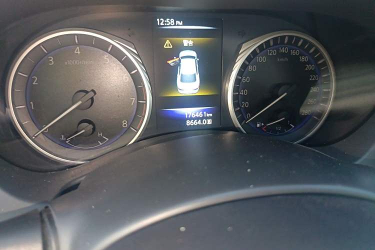 Used Infiniti Q50L 2016 2.0T Enjoyment Edition Odometer Close Up