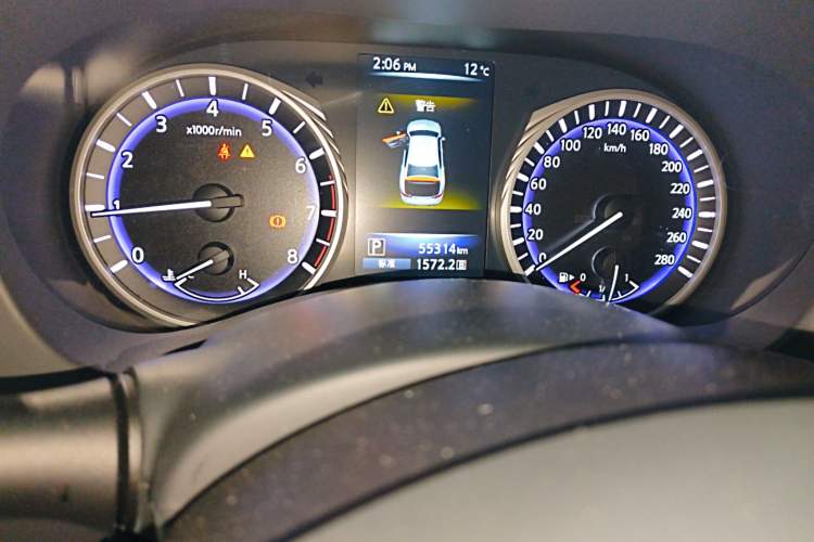 Used Infiniti Q50L 2016 2.0T Ambition Edition Odometer Close Up