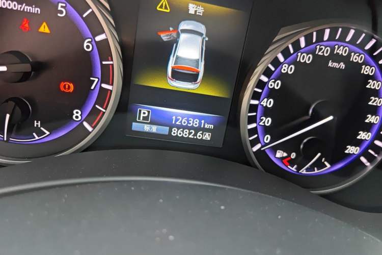 Used Infiniti Q50L 2016 2.0T Enjoyment Edition Odometer Close Up