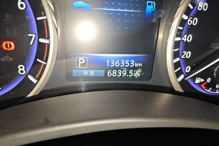 Used Infiniti Q50L 2016 2.0T Ambition Edition Odometer Close Up