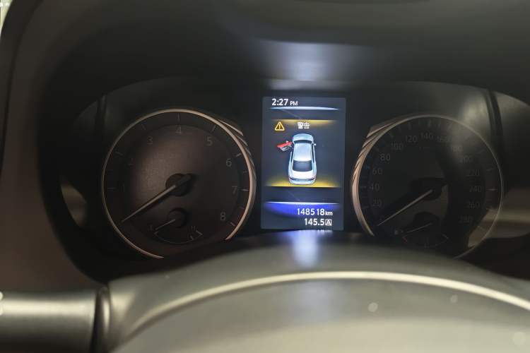 Used Infiniti Q50L 2016 2.0T Luxury Edition Odometer Close Up