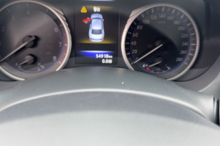 Used Infiniti Q50L 2016 2.0T Enjoyment Edition Odometer Close Up