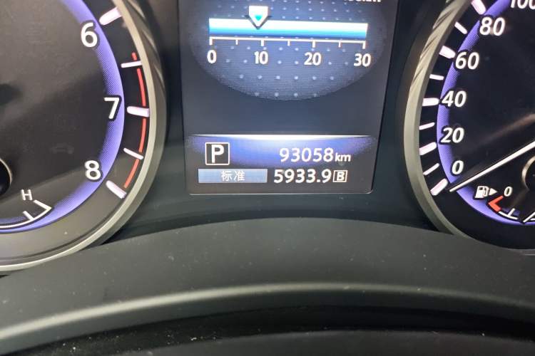 Used Infiniti Q50L 2016 2.0T Enjoyment Edition Odometer Close Up