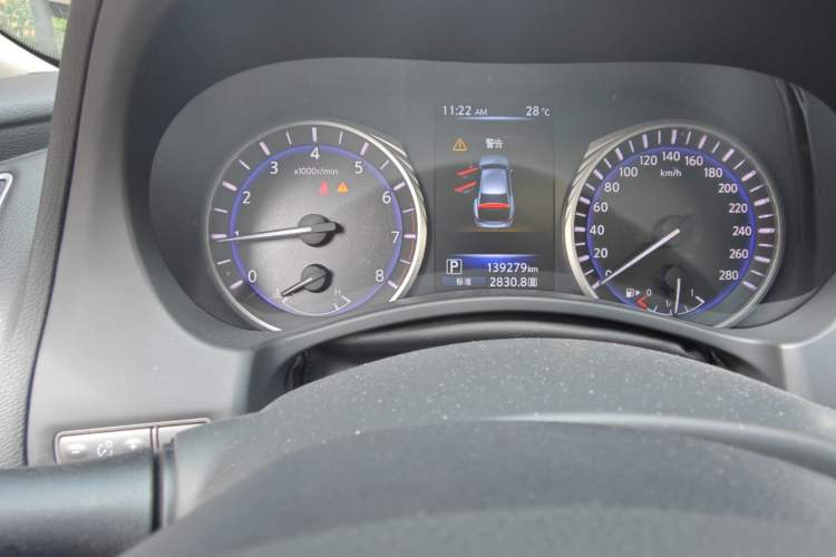 Used Infiniti Q50L 2016 2.0T Enjoyment Edition Odometer Close Up