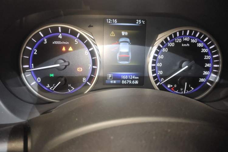 Used Infiniti Q50L 2016 2.0T Comfort Edition Odometer Close Up