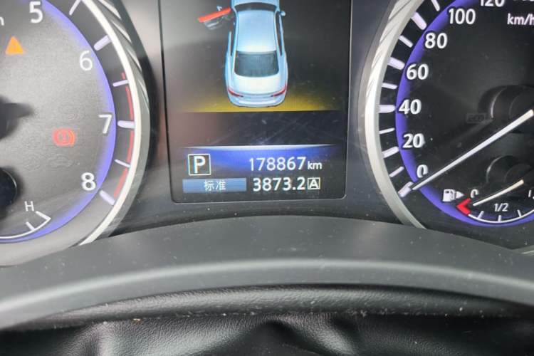 Used Infiniti Q50L 2016 2.0T Enjoyment Edition Odometer Close Up