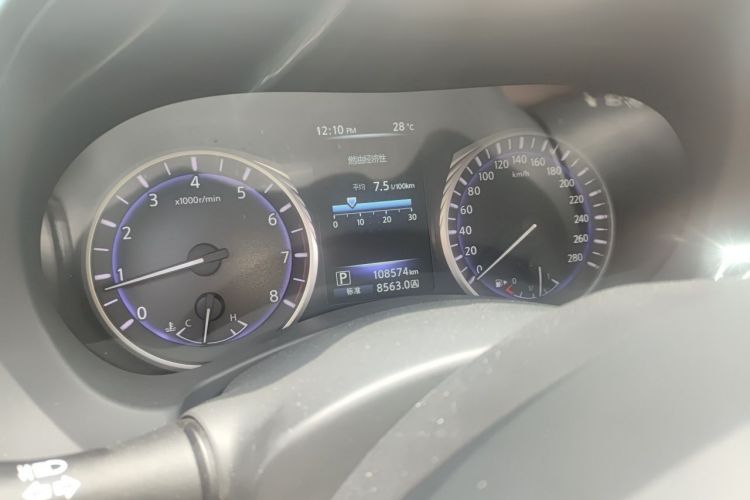 Used Infiniti Q50L 2016 2.0T Comfort Edition Odometer Close Up