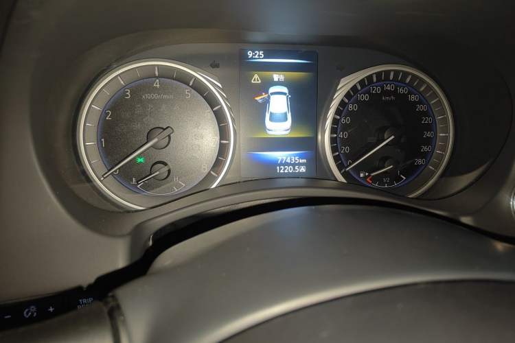 Used Infiniti Q50L 2016 2.0T Comfort Edition Odometer Close Up