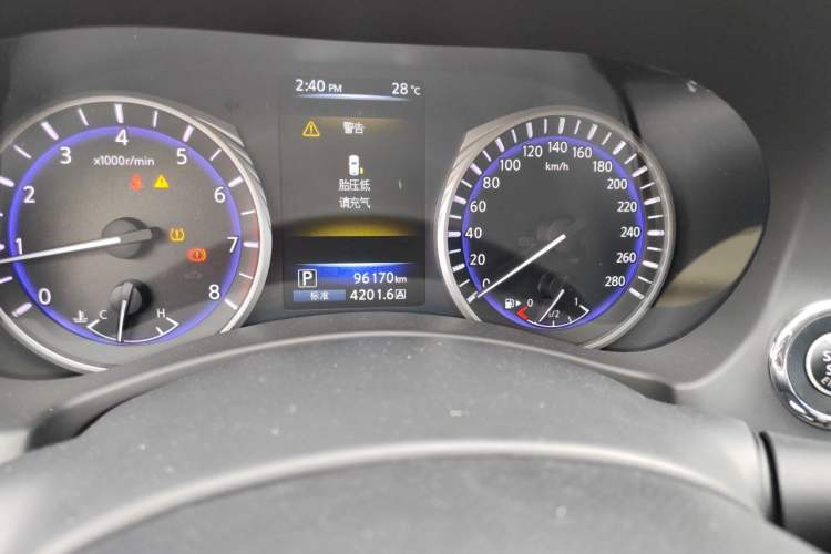 Used Infiniti Q50L 2016 2.0T Enjoyment Edition Odometer Close Up