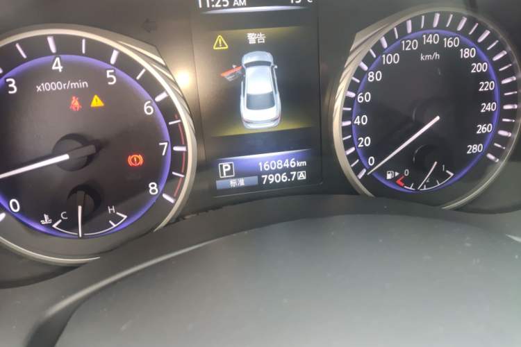 Used Infiniti Q50L 2016 2.0T Enjoyment Edition Odometer Close Up