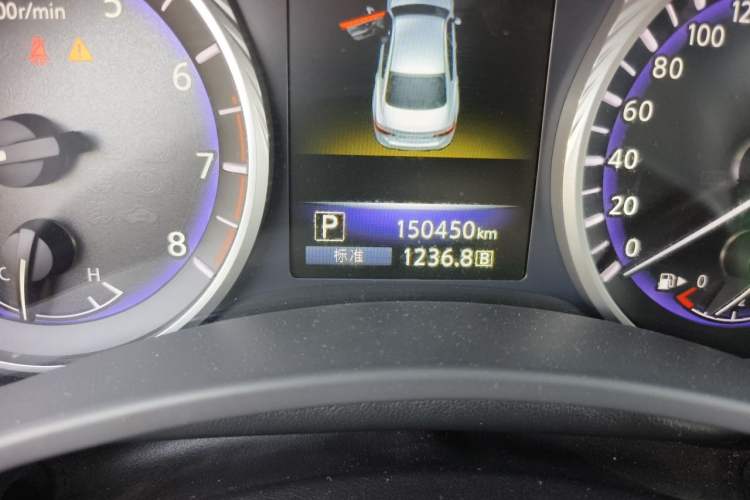 Used Infiniti Q50L 2016 2.0T Enjoyment Edition Odometer Close Up