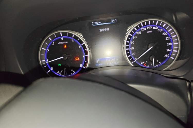 Used Infiniti Q50L 2016 2.0T Enjoyment Edition Odometer Close Up