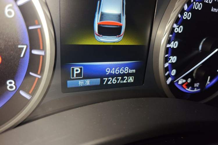Used Infiniti Q50L 2016 2.0T Comfort Edition Odometer Close Up