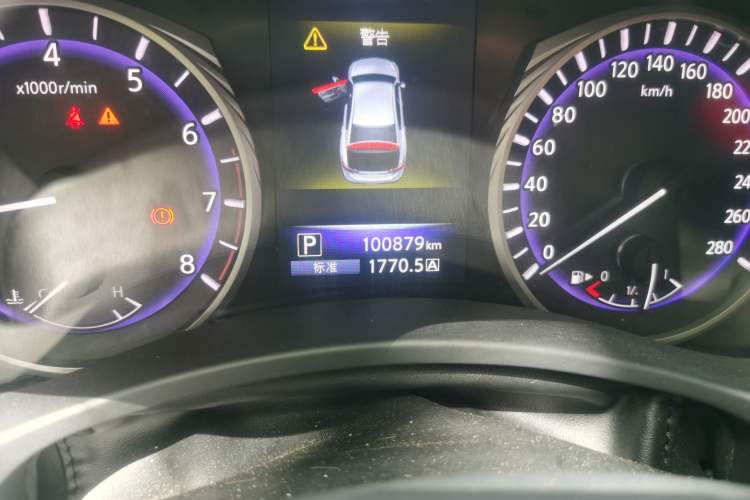 Used Infiniti Q50L 2016 2.0T Enjoyment Edition Odometer Close Up