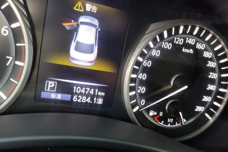 Used Infiniti Q50L 2016 2.0T Ambition Edition Odometer Close Up