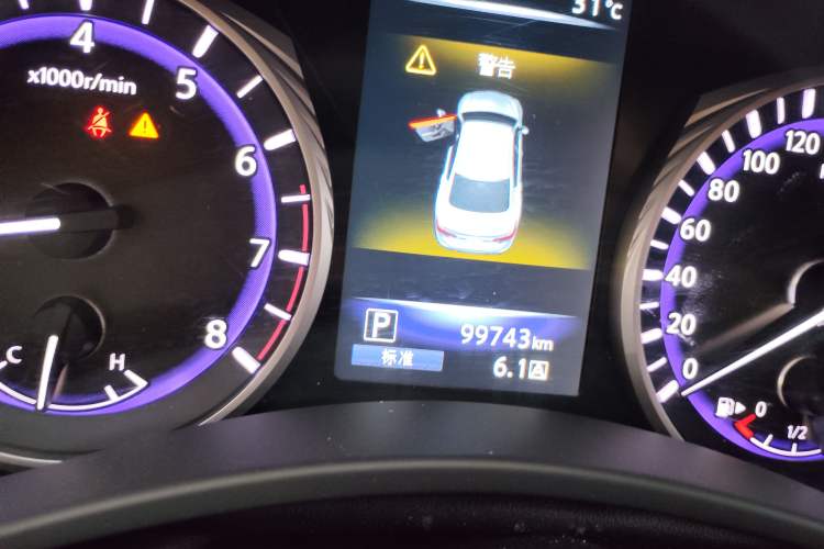 Used Infiniti Q50L 2016 2.0T Enjoyment Edition Odometer Close Up