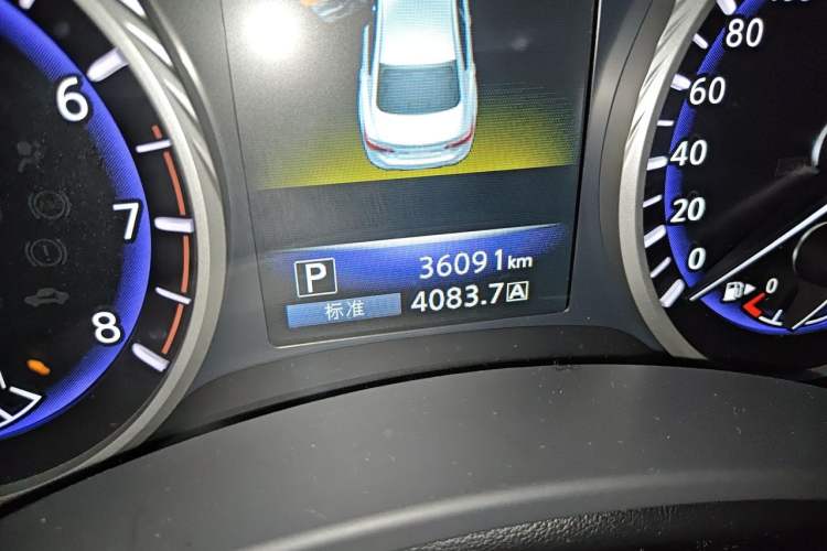 Used Infiniti Q50L 2016 2.0T Enjoyment Edition Odometer Close Up