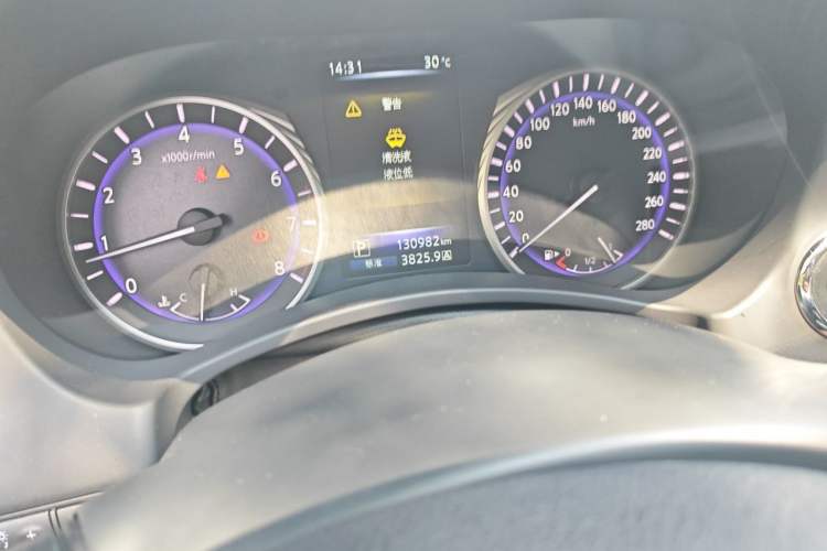 Used Infiniti Q50L 2016 2.0T Ambition Edition Odometer Close Up