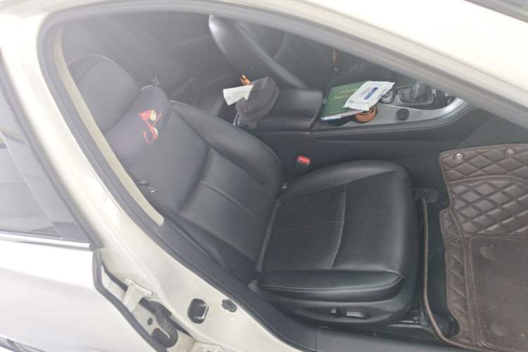 Used Infiniti Q50L 2016 2.0T Enjoyment Edition Right Front Seat