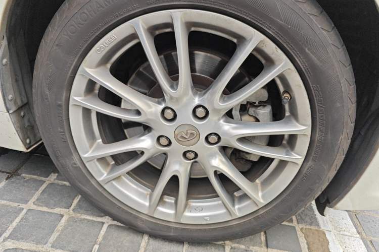 Used Infiniti Q50L 2016 2.0T Ambition Edition Right Front Wheel Hub