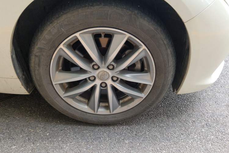Used Infiniti Q50L 2016 2.0T Comfort Edition Right Front Wheel Hub