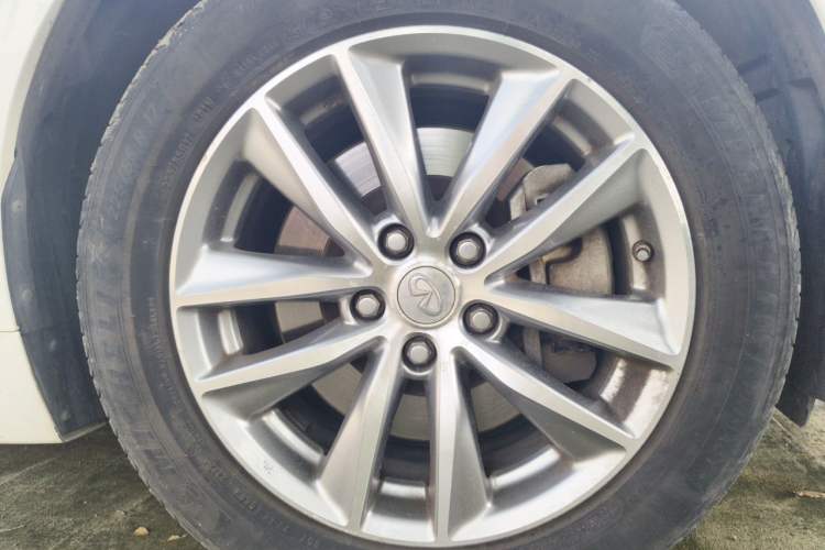 Used Infiniti Q50L 2016 2.0T Enjoyment Edition Right Front Wheel Hub