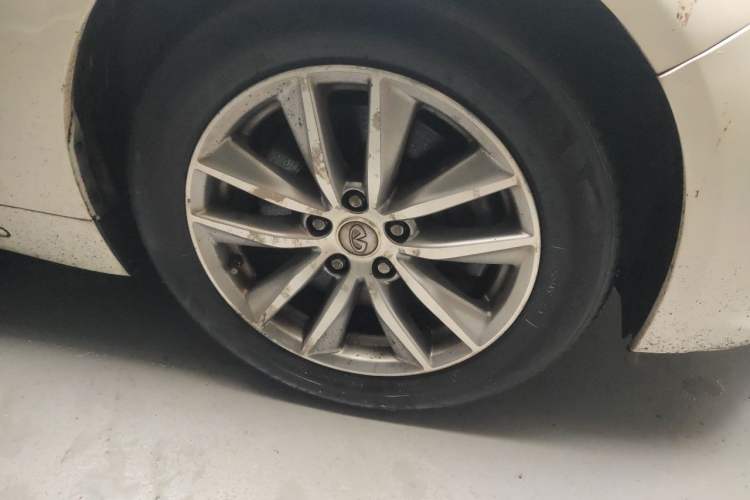Used Infiniti Q50L 2016 2.0T Comfort Edition Right Front Wheel Hub