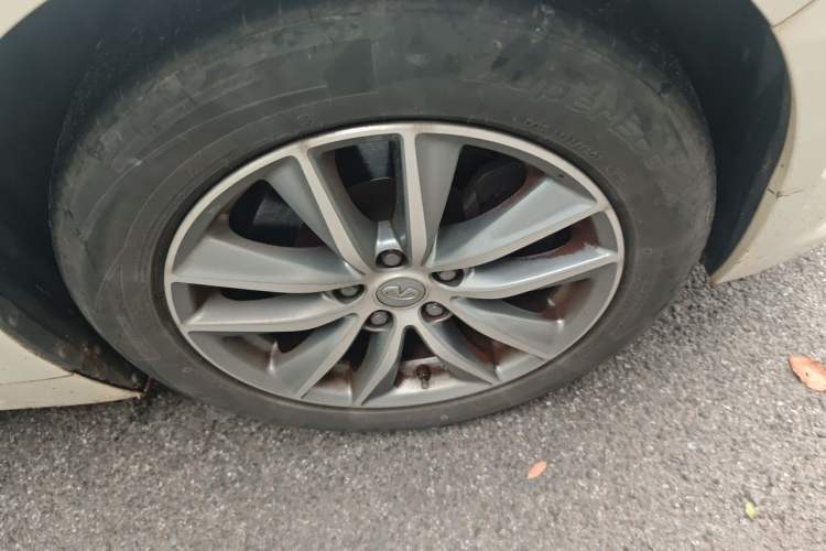 Used Infiniti Q50L 2016 2.0T Enjoyment Edition Right Front Wheel Hub