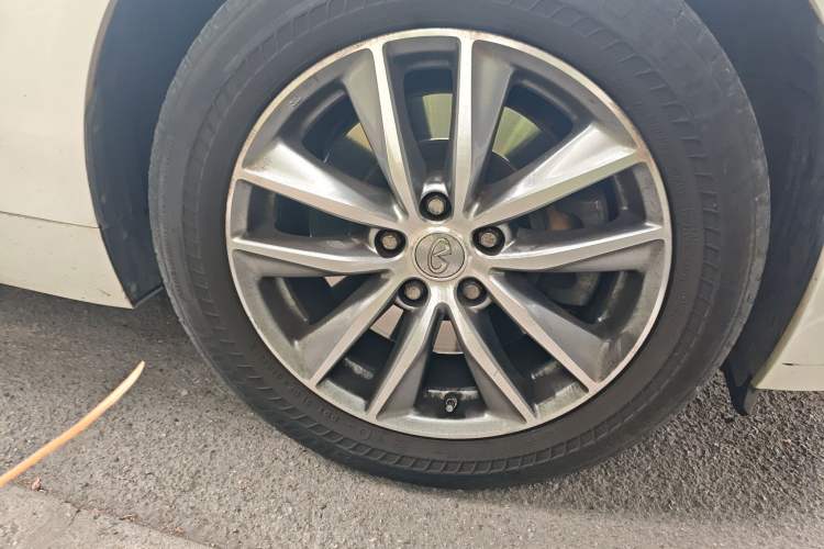 Used Infiniti Q50L 2016 2.0T Enjoyment Edition Right Front Wheel Hub