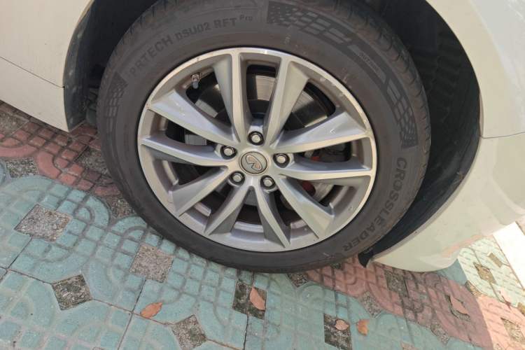 Used Infiniti Q50L 2016 2.0T Enjoyment Edition Right Front Wheel Hub