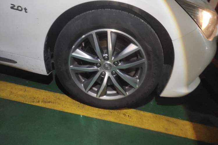 Used Infiniti Q50L 2016 2.0T Comfort Edition Right Front Wheel Hub