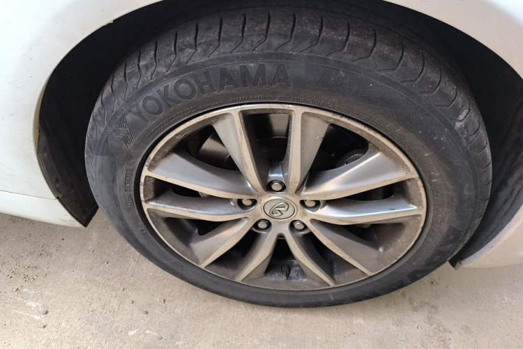 Used Infiniti Q50L 2016 2.0T Enjoyment Edition Right Front Wheel Hub