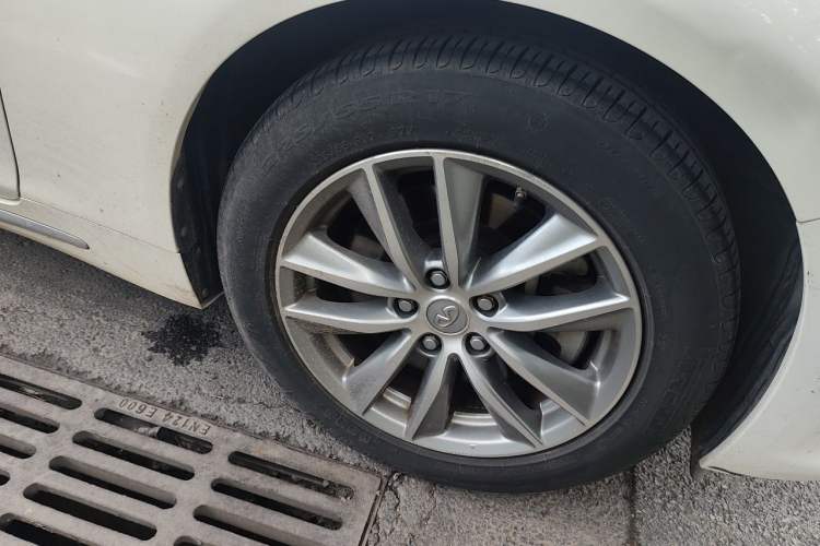 Used Infiniti Q50L 2016 2.0T Enjoyment Edition Right Front Wheel Hub