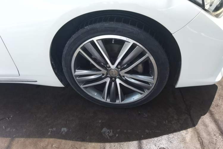 Used Infiniti Q50L 2016 2.0T Luxury Sport Edition Right Front Wheel Hub