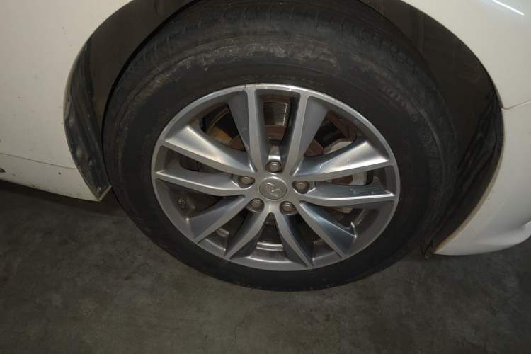 Used Infiniti Q50L 2016 2.0T Comfort Edition Right Front Wheel Hub