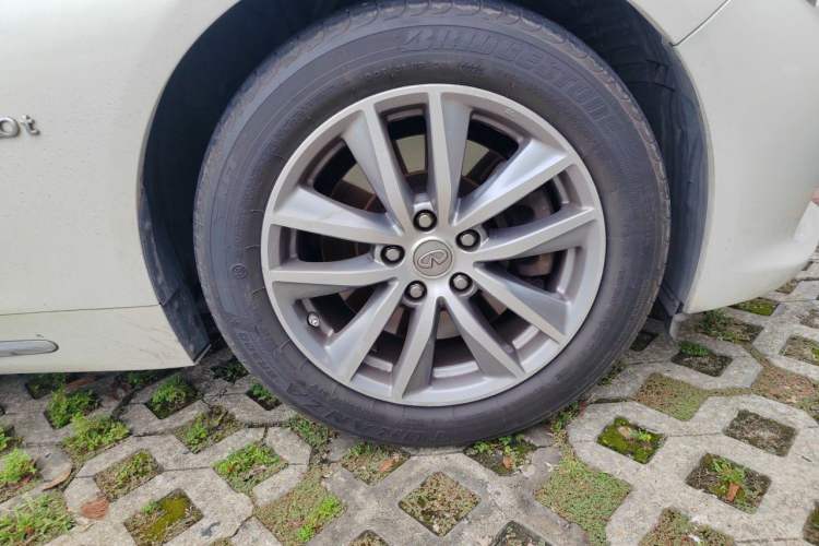 Used Infiniti Q50L 2016 2.0T Enjoyment Edition Right Front Wheel Hub