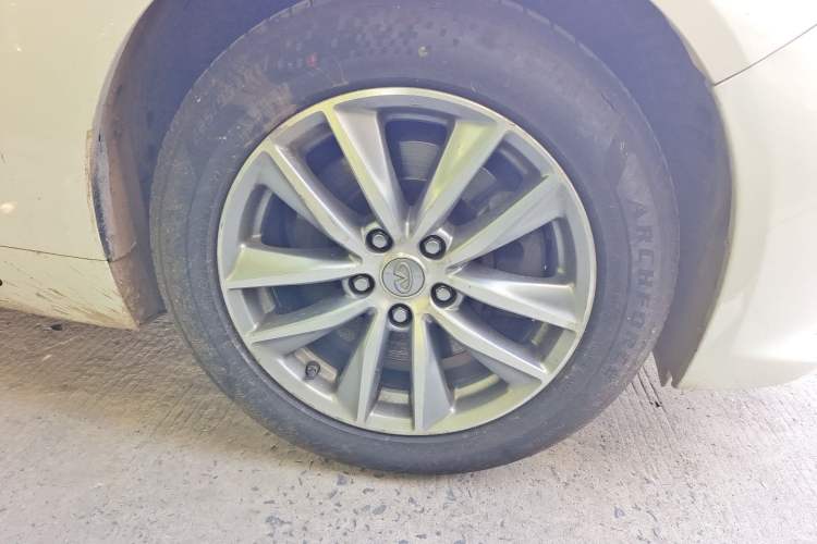 Used Infiniti Q50L 2016 2.0T Comfort Edition Right Front Wheel Hub
