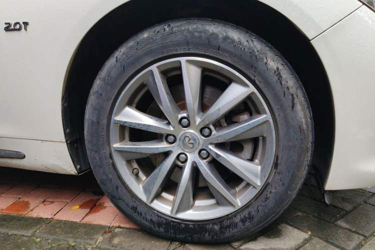 Used Infiniti Q50L 2016 2.0T Comfort Edition Right Front Wheel Hub