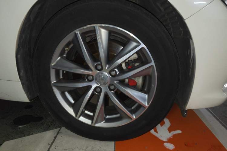 Used Infiniti Q50L 2016 2.0T Enjoyment Edition Right Front Wheel Hub