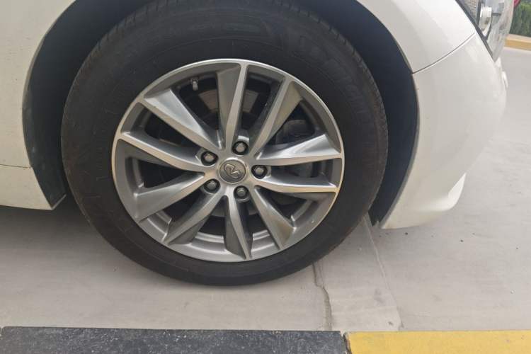 Used Infiniti Q50L 2016 2.0T Enjoyment Edition Right Front Wheel Hub