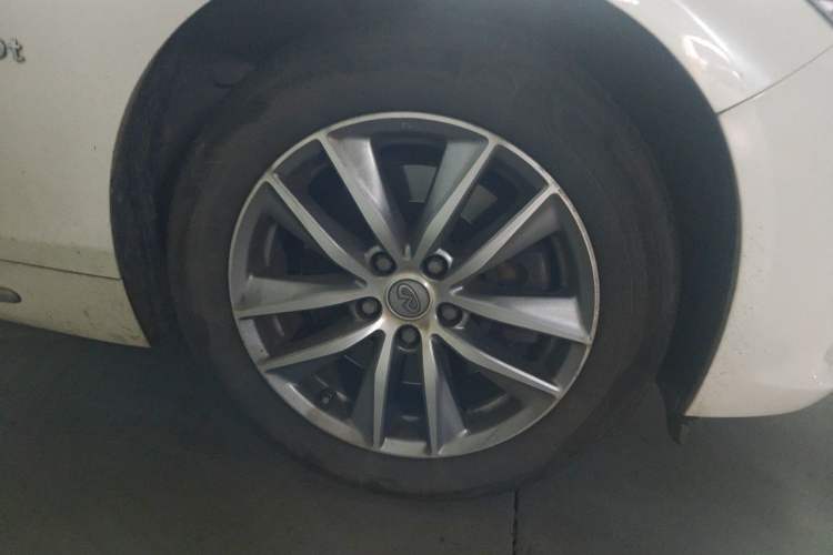 Used Infiniti Q50L 2016 2.0T Comfort Edition Right Front Wheel Hub