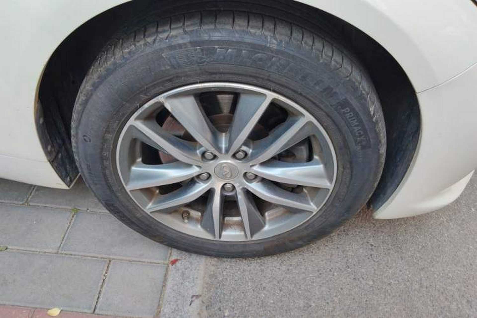 Used Infiniti Q50L 2016 2.0T Comfort Edition Right Front Wheel Hub