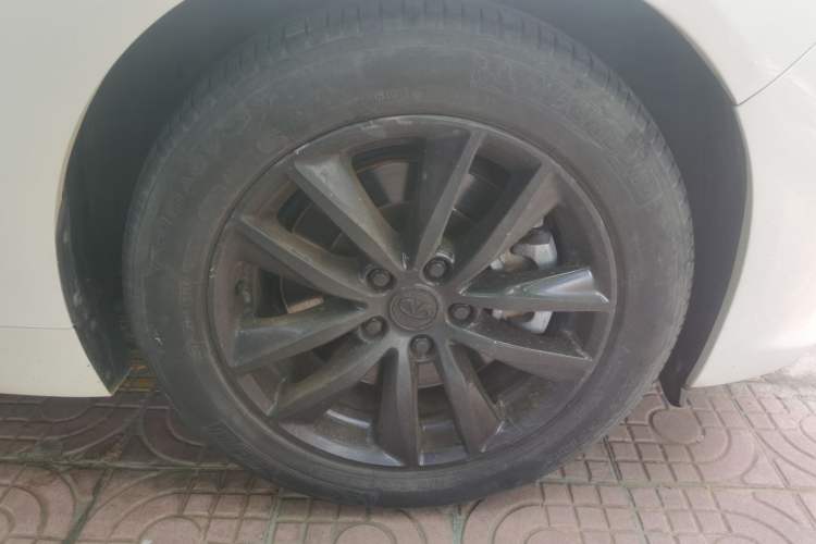 Used Infiniti Q50L 2016 2.0T Enjoyment Edition Right Front Wheel Hub